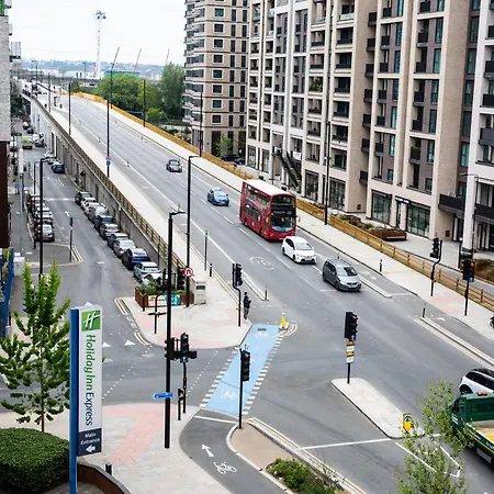 Holiday Inn Express Royal Docks By Ihg-2