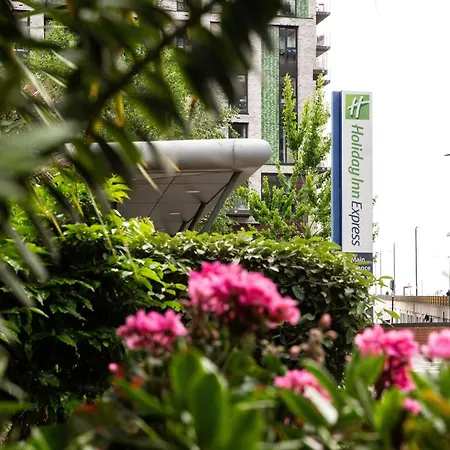 Holiday Inn Express Royal Docks By Ihg-3